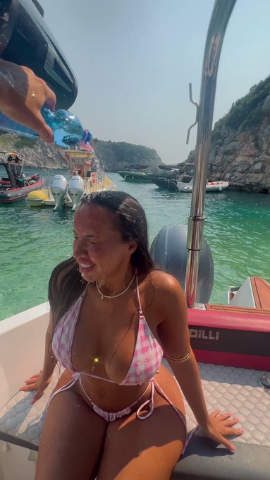 Mood all summer 💦😜😏 https://t.co/xCmi9lIx8v<a href="/tag/walkswithmaria"class="tags"><span>#walkswithmaria</span></a>