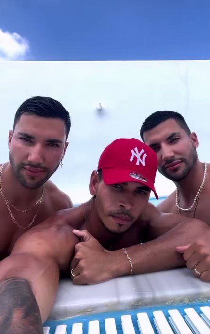 Who would handle 3 like us ?  #fitness   LI NK ON COMMENTS BELOW ⬇️   @Twinfitness11  @mikefitxxl https://t<a href="/tag/fitness"class="tags">#fitness</a>