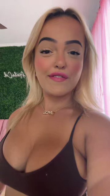 Sending my s**tape to everyone who reposts this and says “hi” in the comments ❤️? https://t.co/F96wl