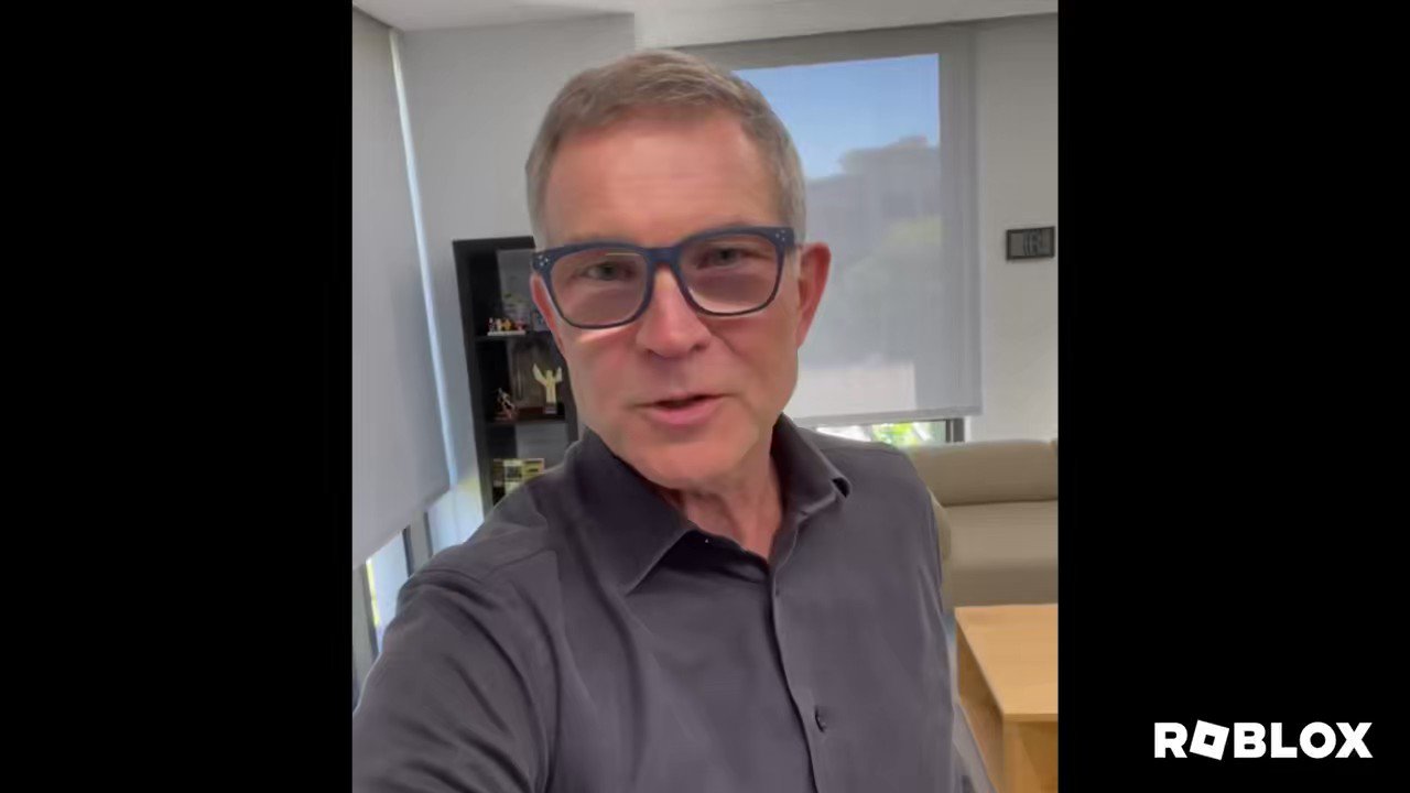RTC em português on X: CURIOSIDADE: Hoje, @DavidBaszucki, que é CEO e cofundador da Roblox, está completando 60 anos de idade! 🎂 Desejamos um feliz aniversário para David Baszucki e que