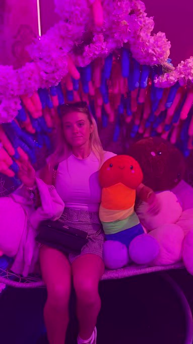 I&rsquo;m always happy when there&rsquo;s dicks around 🤣 #Amsterdam https://t.co/ZeuBEdjo87<a href="/tag/amsterdam"class="tags">#Amsterdam</a>