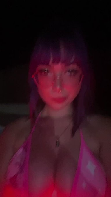 netflix n fck by da pool? (: https://t.co/sZHM5tqHEJ