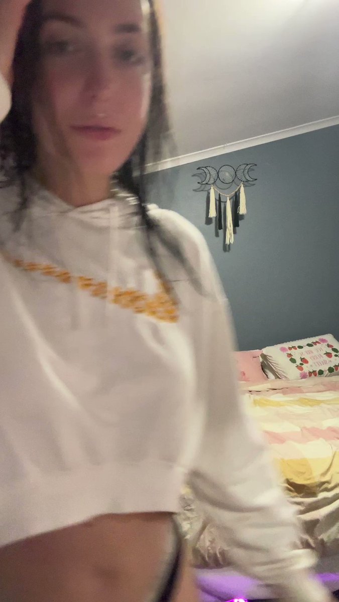 Bee Girl’s pics and videos