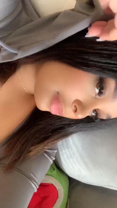 Tl sleeping? https://t.co/M1tnBYeYY1