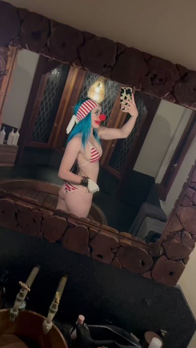 Dirty thoughts about a clown? Me? Maybe 😏 Wbu? https://t.co/KXkOzbImMa