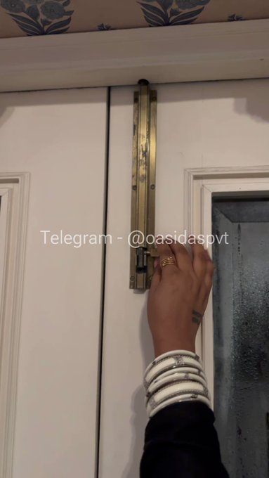 Teaser of your hot boudi welcoming you ( the land lord ) in The house 😉 I don&rsquo;t have 💰 to pay my rent<a href="/tag/repost"class="tags"><span>#repost</span></a><a href="/tag/oasidas"class="tags"><span>#oasidas</span></a><a href="/tag/trendinghot"class="tags"><span>#trendinghot</span></a><a href="/tag/feeltheimpact"class="tags"><span>#feeltheimpact</span></a>