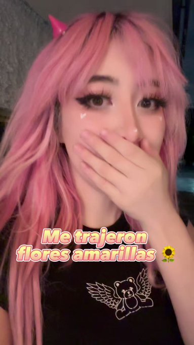 Me dieron flores amarillas ? https://t.co/Un78pp91lI