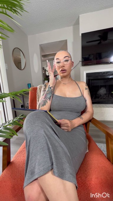 don&rsquo;t forget to go to therapy it&rsquo;s so important https://t.co/ZntCFzpcyw