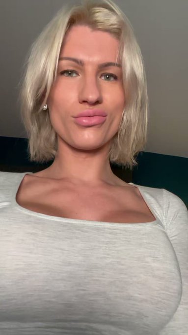 Happy new week ❤️😜 https://t.co/CbCYVbMI2U