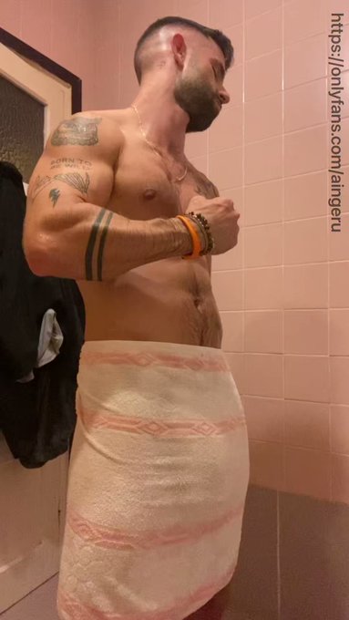 Would you let me slap you with it on your face and then put it in your mouth? ???
Suscribe for better