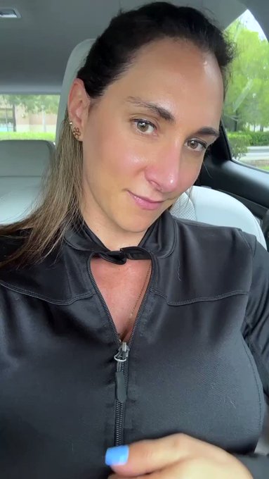 May need a spotter at the gym today for chest day..??????‍♀️ #gymlife #gymmotivation #FridayFitness #FridayFun