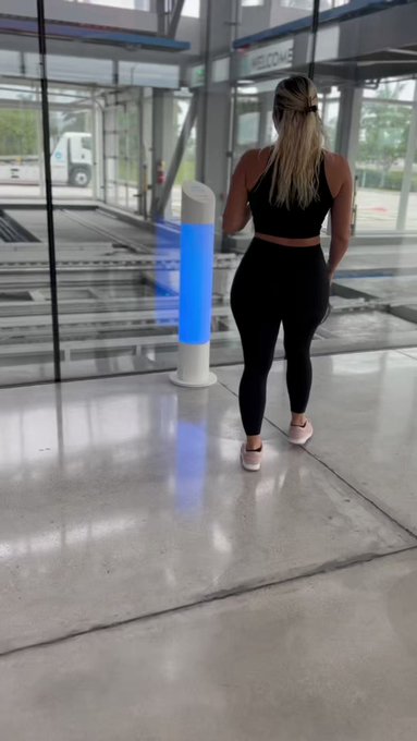 Coolest bday in a while! 🎂 https://t.co/aryQLNYjGg