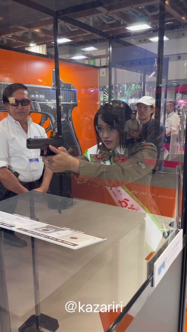 コスプレイヤーかざりのTwitter動画1