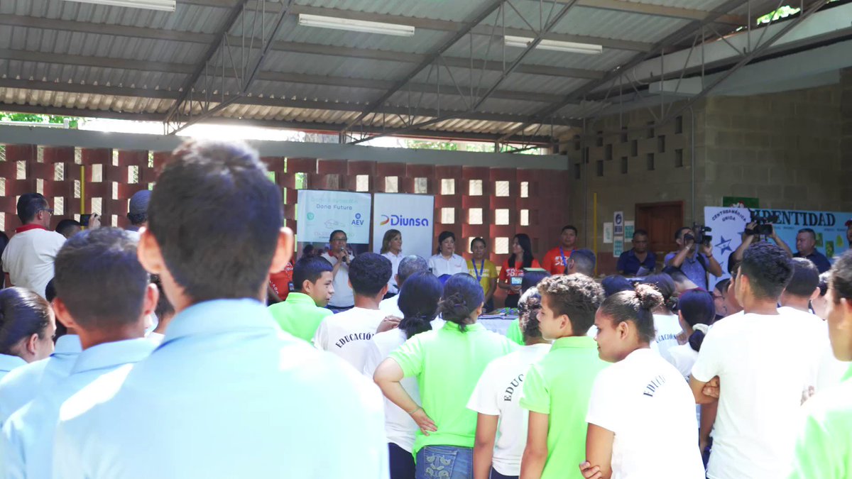Diunsa brinda apoyo a Escuela del Vidrio y CAPRODI en El Progreso