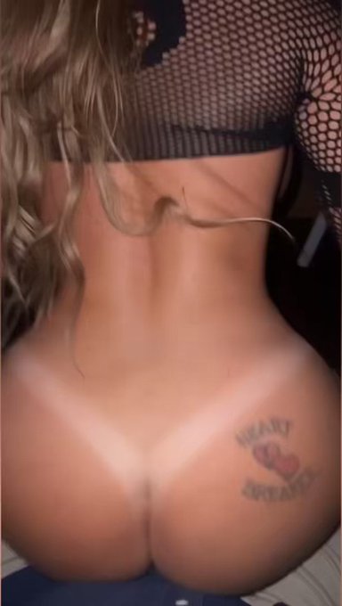 Had a little fun with 1 of my fans in the VIP room tonight 😈 Cum see for yourself ➡️ https://t.co/Txc71sgHhq<a href="/tag/milfmonday"class="tags"><span>#milfmonday</span></a>