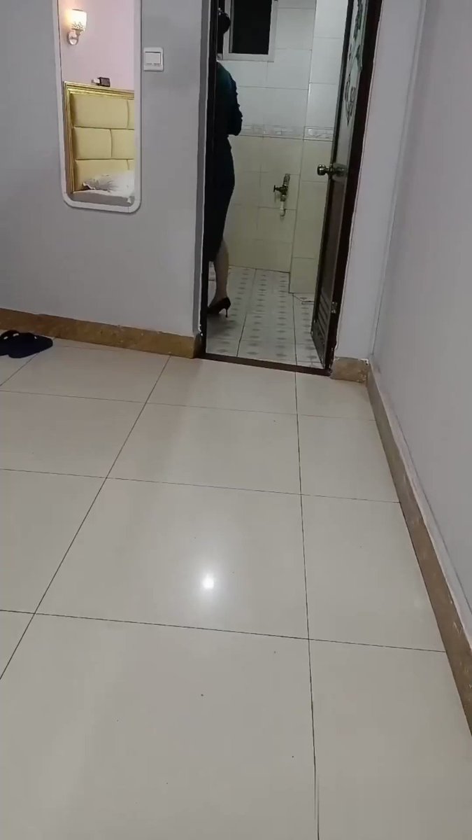 「短视频」强上表妹的闺蜜还是个空姐,趁着空姐闺蜜还有醉意不断撩搔最后直接强硬扒光,当着表妹的面开操
完整版已更电报群,进群请看评论置顶