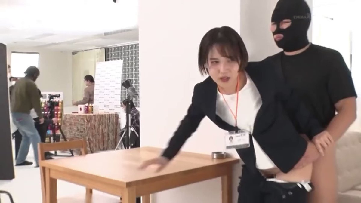 柴崎はる 超敏感なスケベなマ○コにいきなり突撃! 巨根チ○ポで即ハメ!4本番 照れ屋ショートカット グッズ事業部 入社2年目