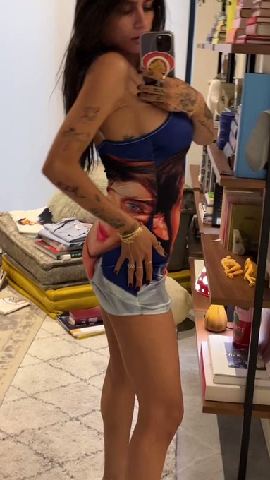 Did someone say cvnty little waist? https://t.co/NRb7kzTXNh