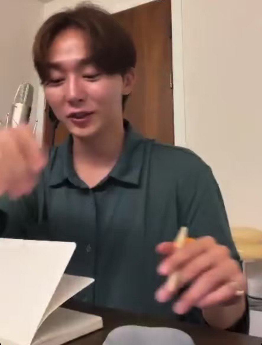 [閒聊] 打電話問候SEVENTEEN勝寛後留下一堆留言