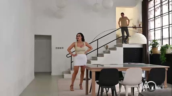 Stepmom scene with @Sam_Bourne11 is out now on https://t.co/p9tRoG51cr? https://t.co/EsPeE1RryW