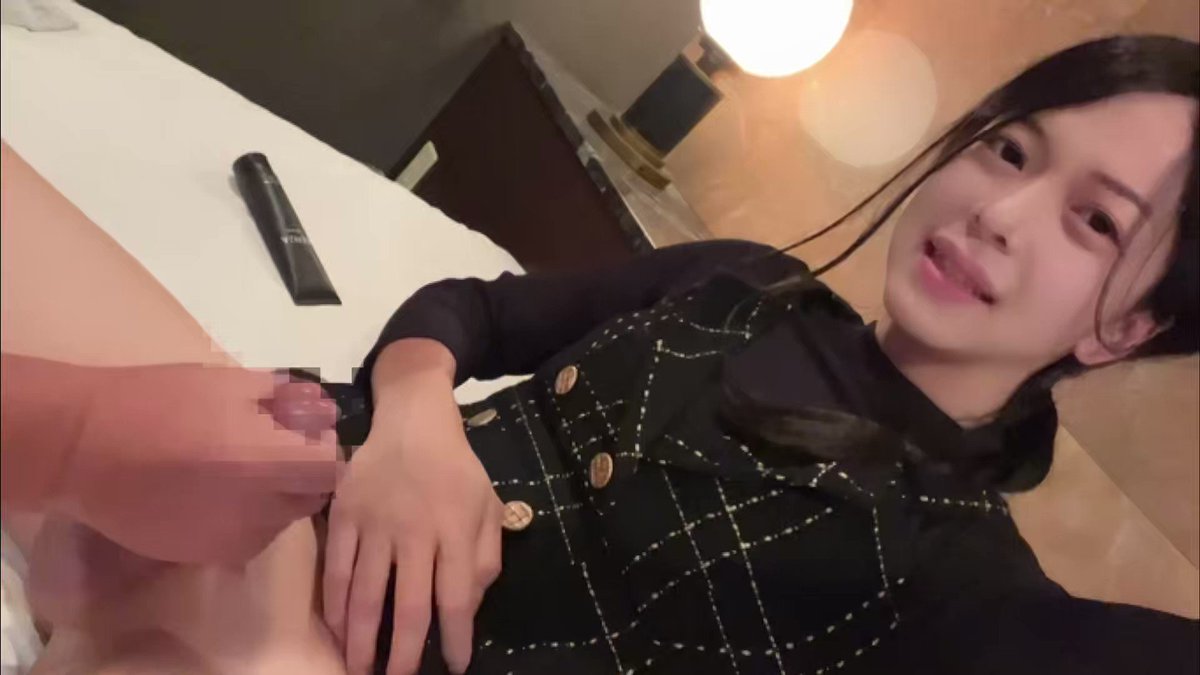 My sister clearly ejaculated a lot of cum on her hand... - Twitter animations...         
