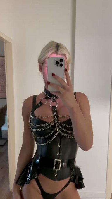 Happy Tuesday 🖤🖤 https://t.co/hQfLbUBJwI