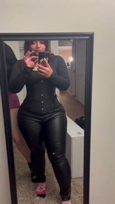 GUESS MY COSPLAY FOR NYCC https://t.co/fSZFhJM0lY<a href="/tag/fridaythe13th"class="tags"><span>#fridaythe13th</span></a><a href="/tag/jasonvoorhees"class="tags"><span>#jasonvoorhees</span></a>