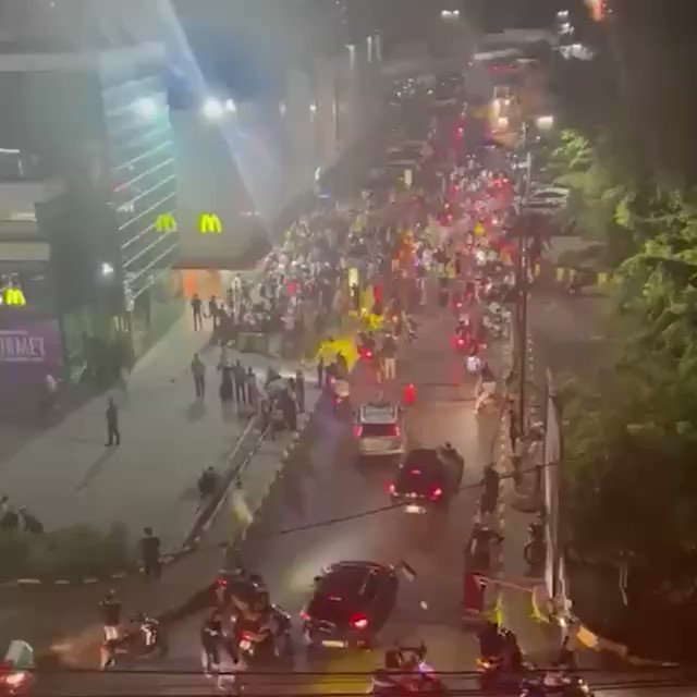 [問卦] 麥當勞支持以色列被穆斯林砸店了