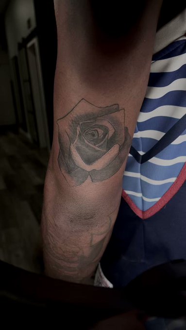 1st rose, practicing shading techniques ? https://t.co/HIwh9ZL45g