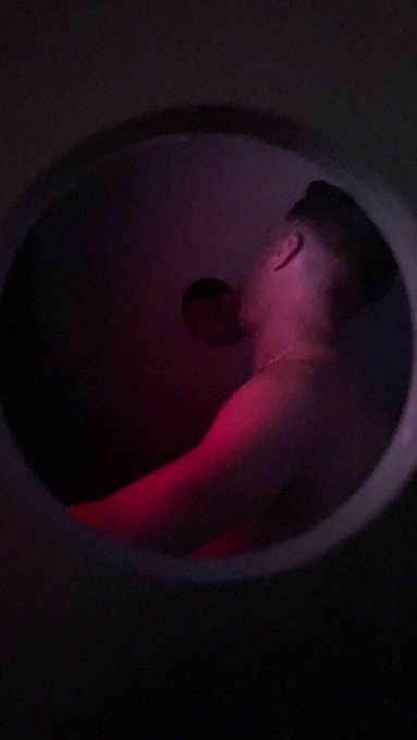 POV: You’re @hungjewish watching me happily getting my knees dirty in a booth in the back of the sex