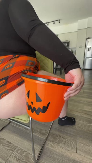 Who likes smashing pumpkins I mean The Smashing Pumpkins https://t.co/If5gHh2Rc8