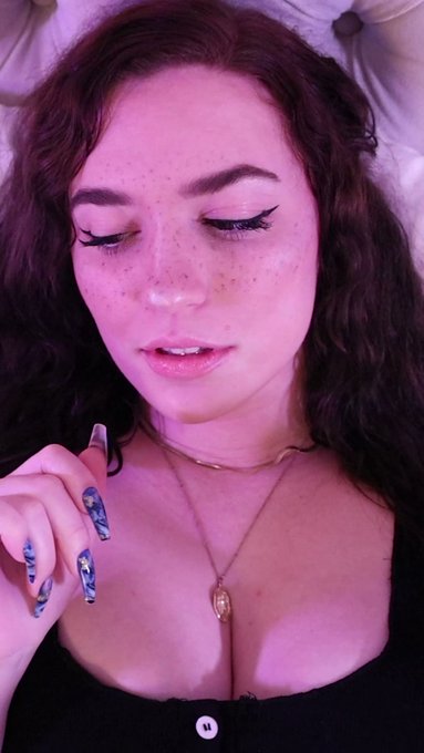 mwah! 💞✨ https://t.co/VoI6uZEUHe