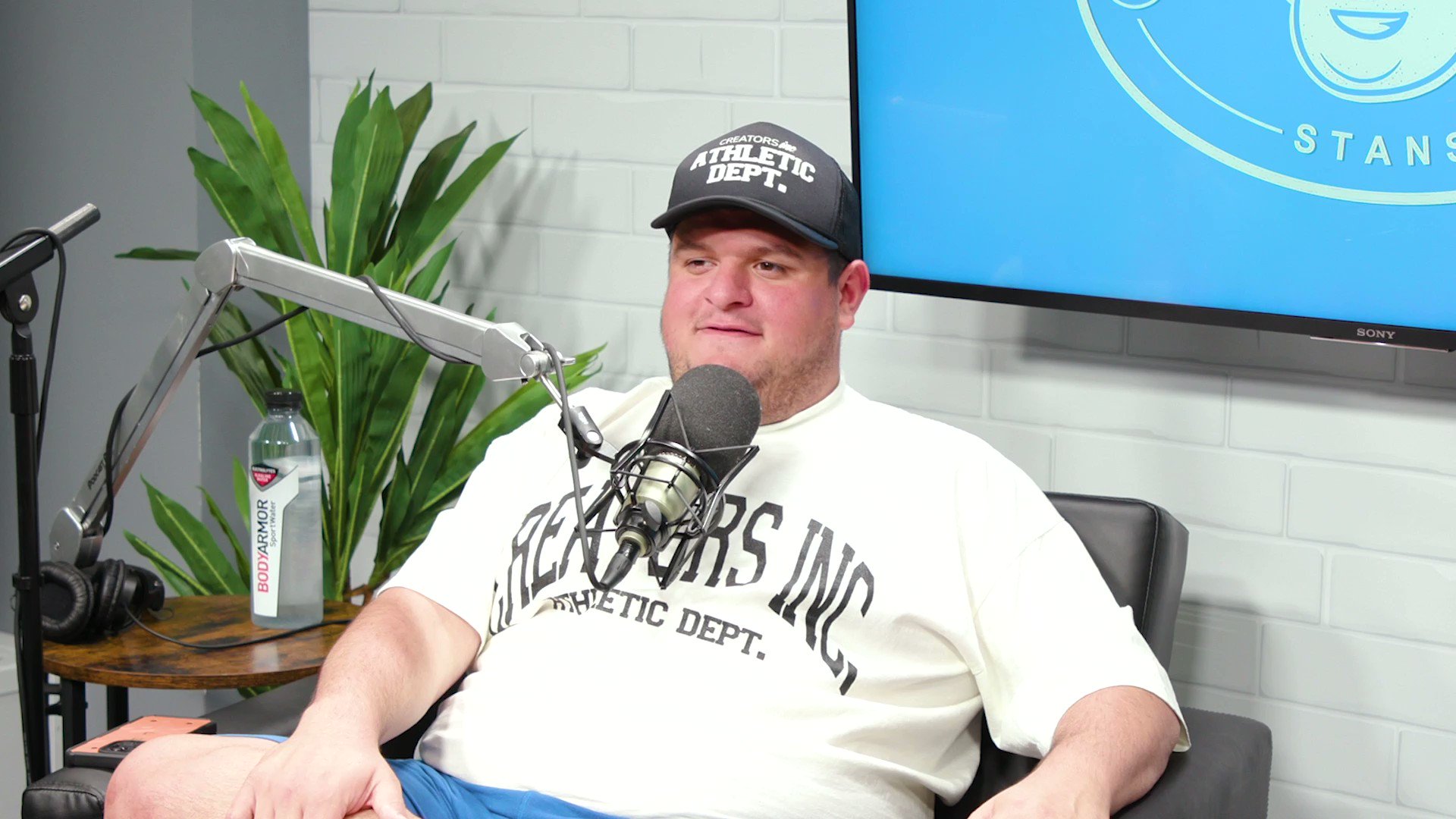 Barstool Sports on X: Lexi Goldberg came through with the goods. Safe to  say she knows the way to @Glenny_balls heart. New @OnlyStansShow out now:  t.coEjMlDnGKr3 t.copX2p1NuVt6  X