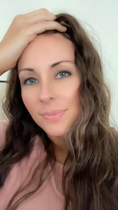 My natural hair color 🤎 what do you think? https://t.co/KQkfS0sHH7