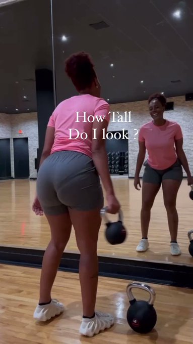 How tall do I look ? https://t.co/1gBoJ7QQlG