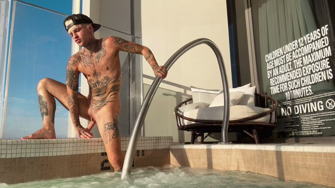vegas, i’m in you ?… who wants to get in me next? ??? https://t.co/5qRdwOQbpa