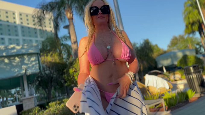 Poolside Saturday Vibes!!! 😎❤️❤️❤️ https://t.co/b4KpDuXPBu<a href="/tag/southbeach"class="tags"><span>#southbeach</span></a><a href="/tag/onehotel"class="tags"><span>#onehotel</span></a>