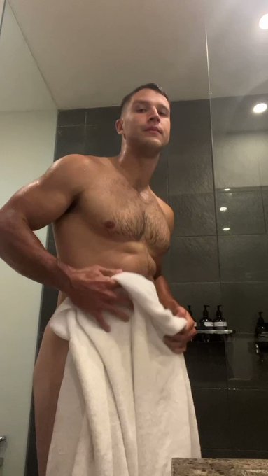 RT if u want me to drop the towel https://t.co/WzbLwrb0LB