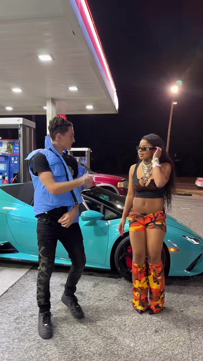 komurasaki✨🧚🏽‍♂️ on X: but i thought she didnt fw him no more cause he  photoshopped his name over her tattoo that says “jonathans pussy” ???😭   X