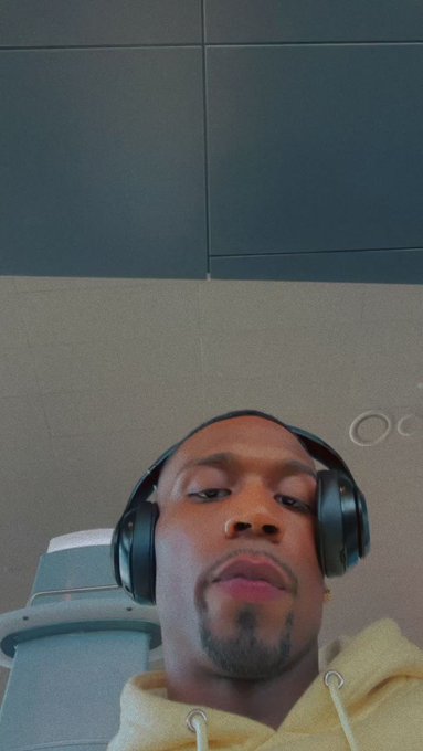 I’m drunk , horny , and I missed my flight ? https://t.co/sOtkisdfTw