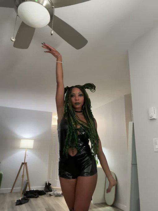 Crazy weekend.   But fun.   Can&rsquo;t wait to get home and make sexy content for y&rsquo;all. https://t.co/CbV<a href="/tag/mvsales"class="tags"><span>#mvsales</span></a>