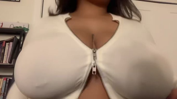 Tiddie tues. but make it spooky💅🏽 https://t.co/4TbKFMNcqK