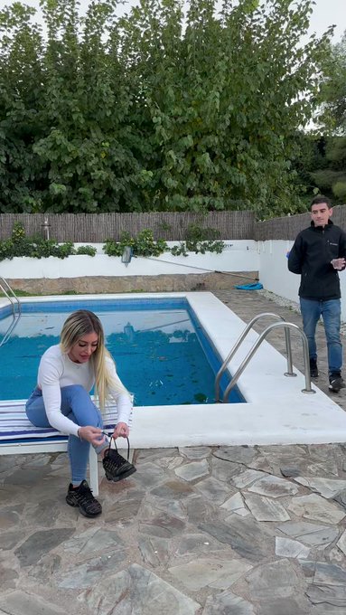 Hidratando a @Carlaboomof 🔫 https://t.co/tkStZTwgBL<a class="tags" href="/tag/carlaboomof">@carlaboomof</a><a href="/tag/zz20"class="tags"><span>#zz20</span></a>