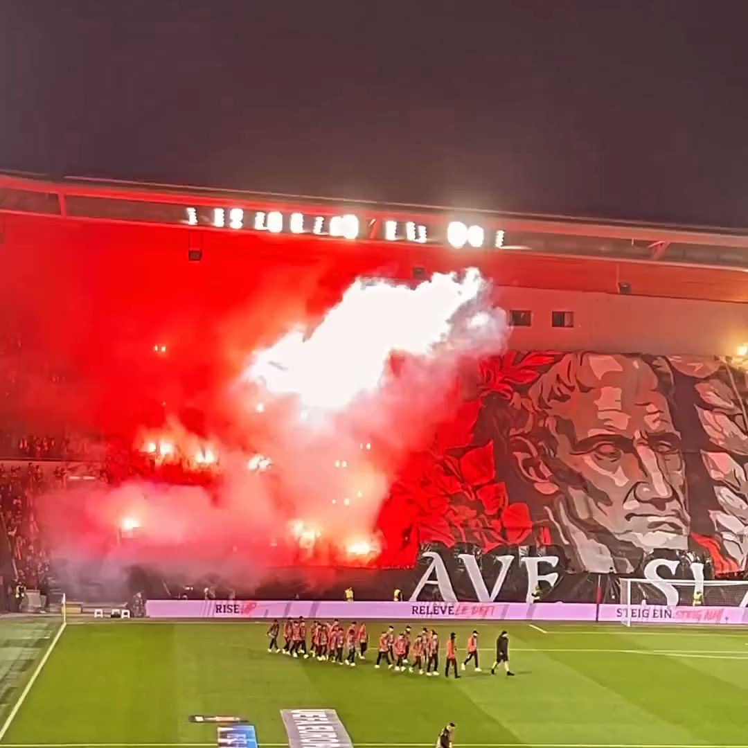 AS Roma vence tranquilamente o Slavia Praha