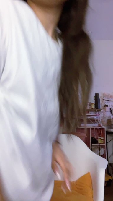 t shirt and no panties?? time for stream uwu https://t.co/uFCqN9xAWh https://t.co/xO9TzH9xIi