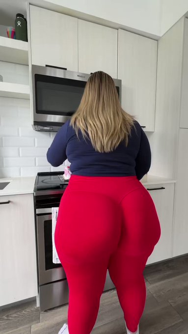 Today is my birthday! 🥳🎂 https://t.co/dNcKrpljjb