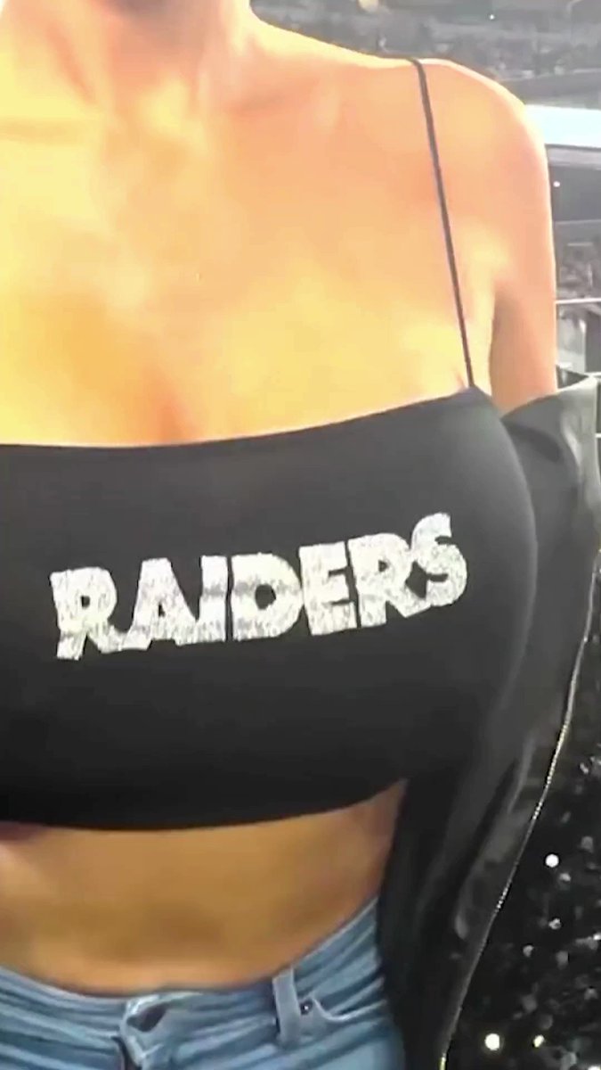 Gekoft🫨 on X: OF model Danii Banks was KICKED OUT from an NFL stadium for  exposing her BOOBS during a Las Vegas Raiders game😭‼️  t.coKHJMq1g6kP  X
