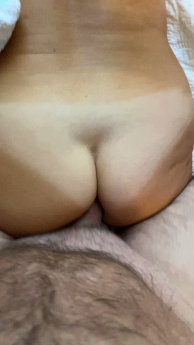 Reverse cowgirl feels good everywhere ??? https://t.co/Hkv3E1FJwN https://t.co/SUXixrXcQs