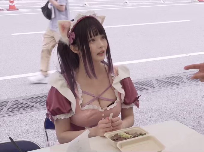 コスプレイヤーすずらのTwitter動画1
