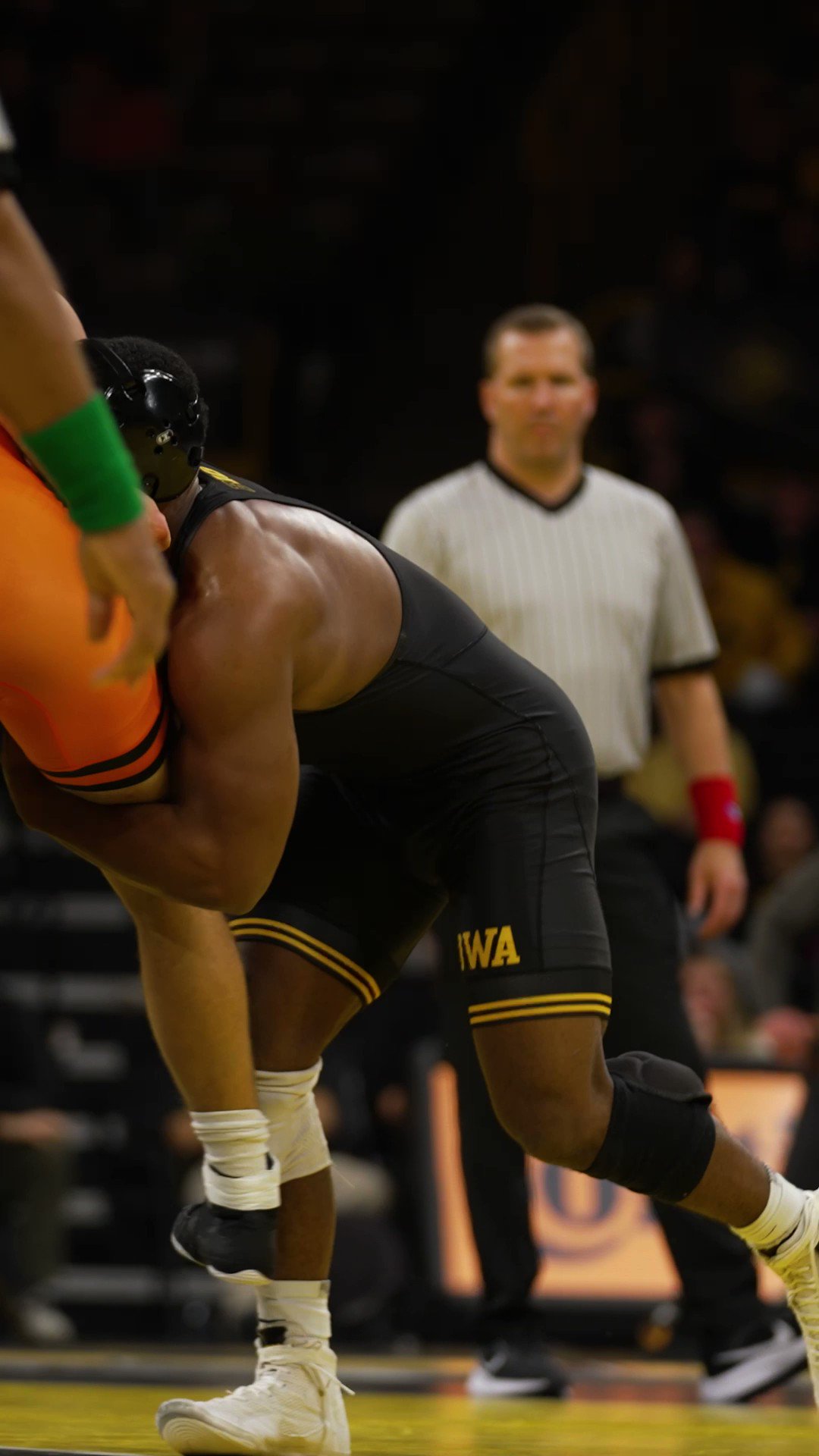 Big Ten Wrestling on X: UPSET at 174! 💥 Gabe Arnold makes his dual debut  for @Hawks_Wrestling and upsets No. 11 Travis Wittlake of Oregon State.   / X